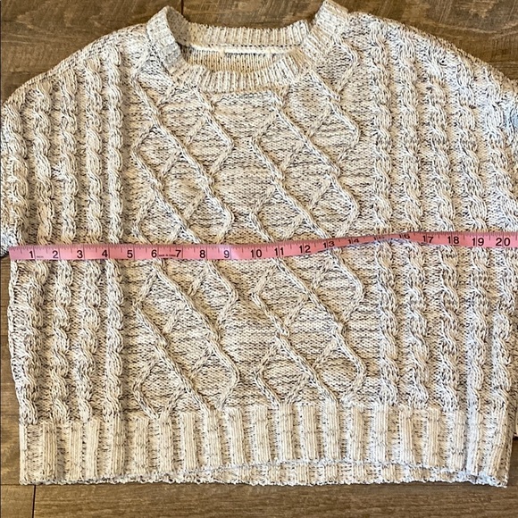 Chic Gray Cable Knit Patterned Crew Neck Sweater size Large - Picture 6 of 7